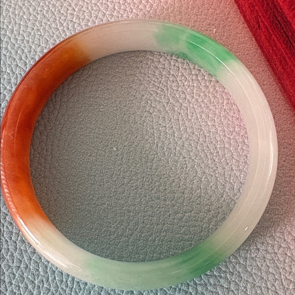 New Natural Solid Stone Green Bangle - Picture 3 of 7